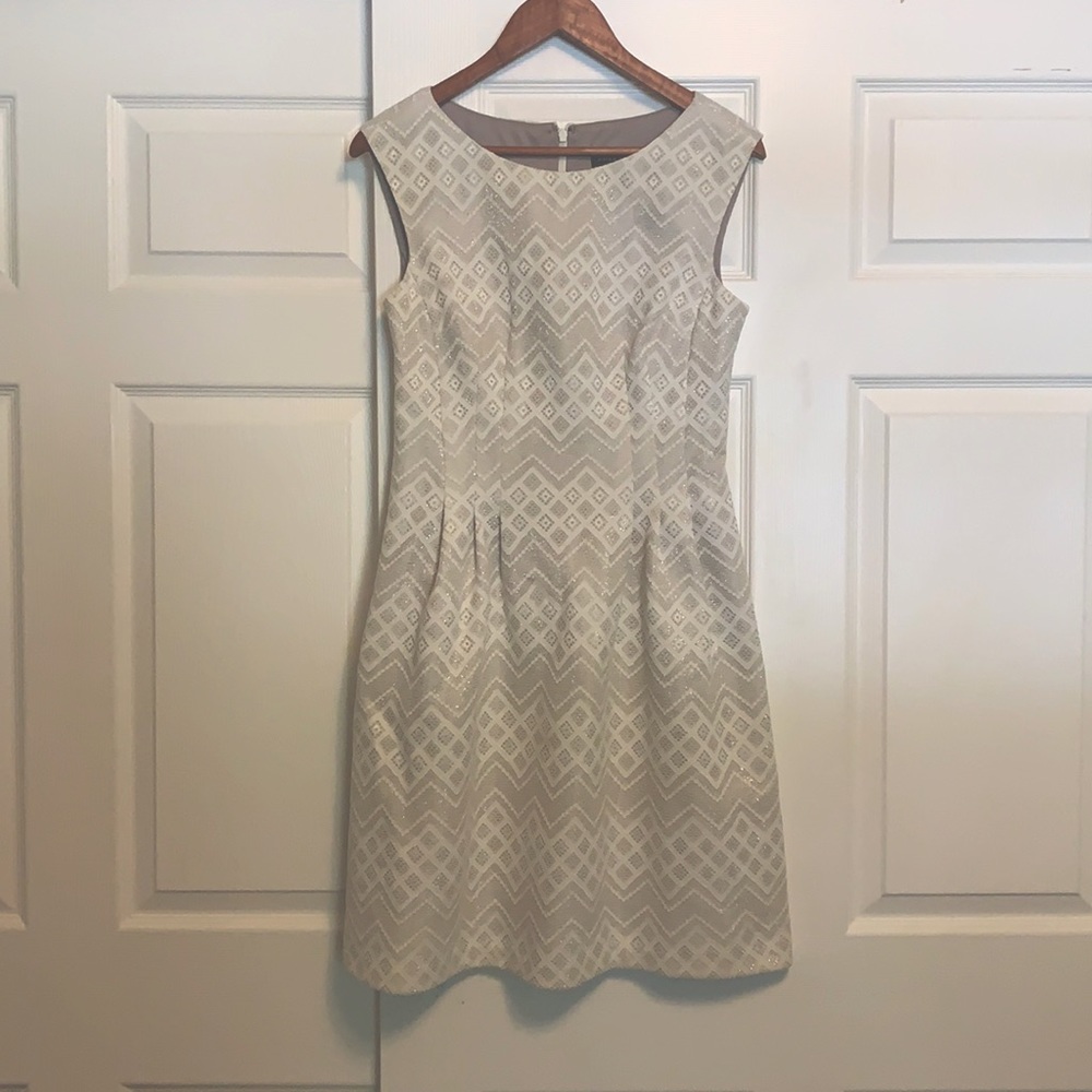 Jessica Howard white/cream chevron dress